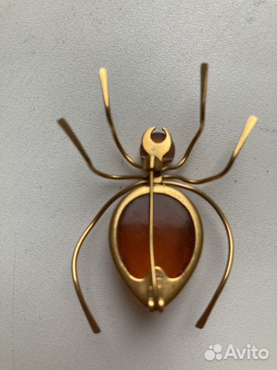 Брошь янтарь СССР паук