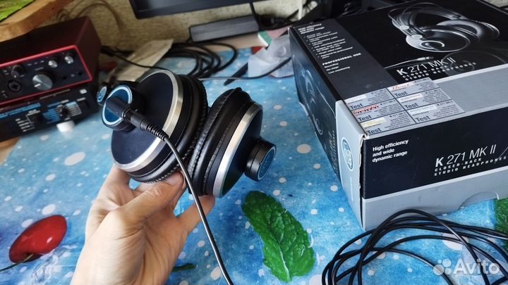 Студийные наушники akg K 271 MkII