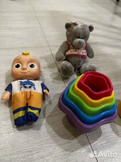 Развивающие игрушки для малышей пакетом