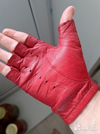 Перчатки без пальцев женские