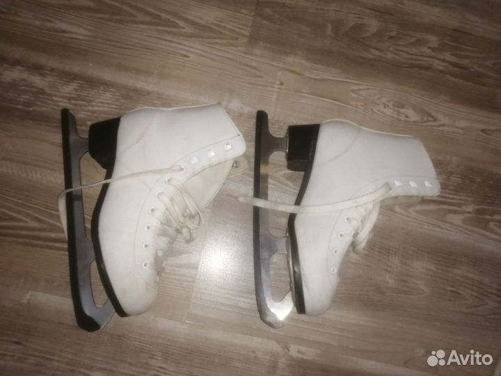 Коньки фигурные женские 38 размер