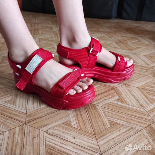 Сандалии на р-р 34, 35, 37