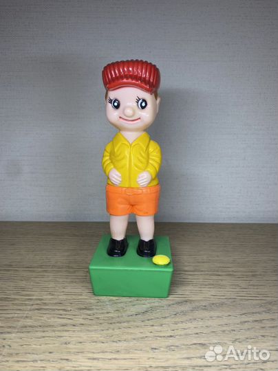 Игрушка колкий пластик Писающий мальчик СССР