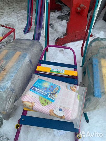 Снегокат с ручкой и колесами