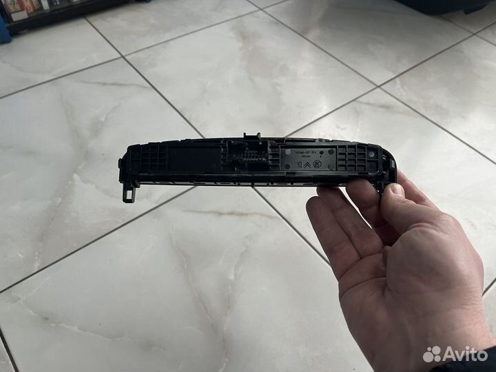 Кнопка аварийной сигнализацииPeugeot 308