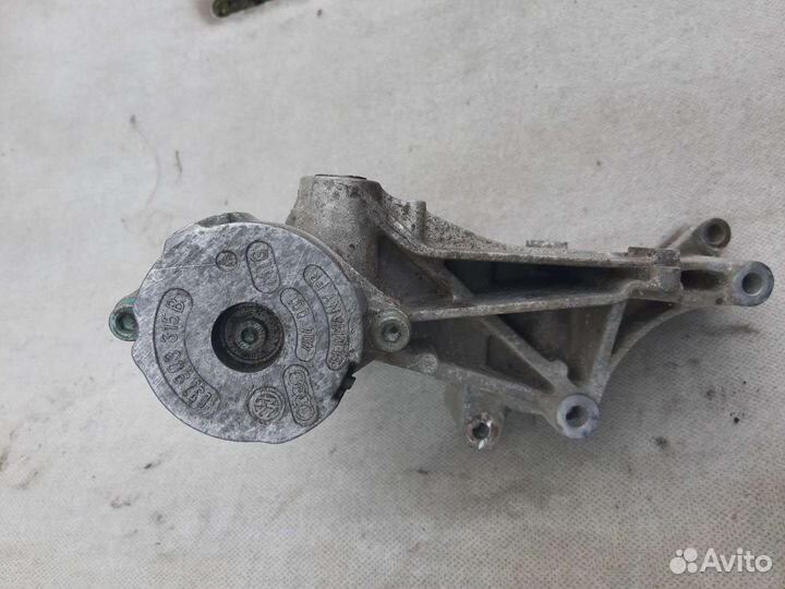 Кронштейн генератора vw passat b4 Golf Mk3