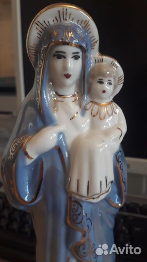 Фарфоровая статуэтка Богородица