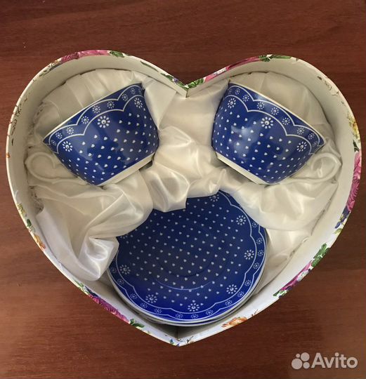 Подарочный чайный набор из кружек и блюдец
