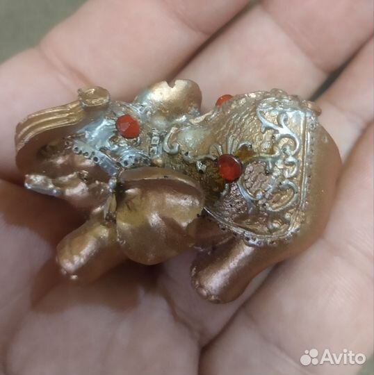 Статуэтка слон