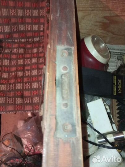 Старинный деревянный комод