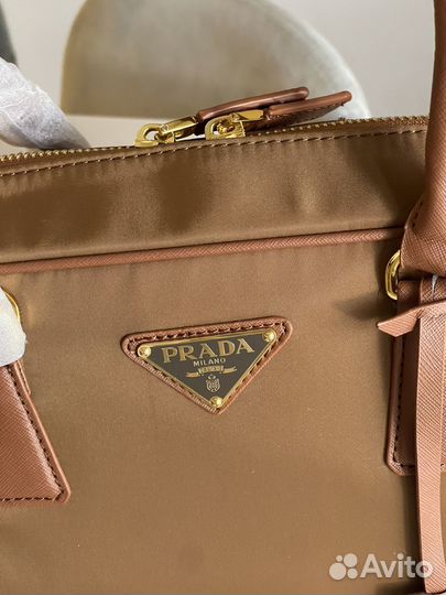 Сумка Prada Re-Edition