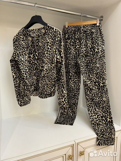 Спортивный костюм женский новый