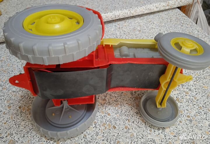 Игрушки- трактора из СССР