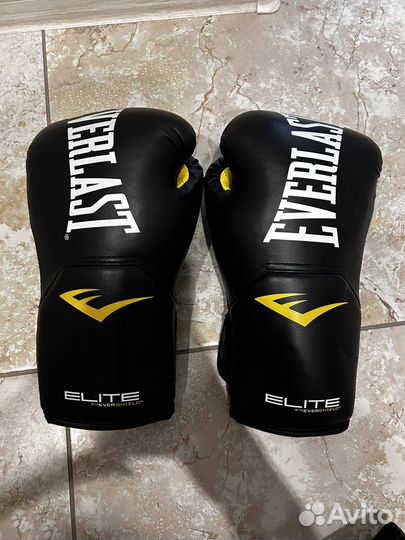 Боксерские перчатки everlast 10 оz