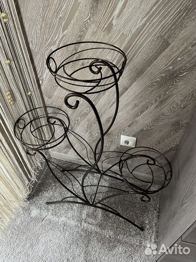 Полка, подставка для цветов железная