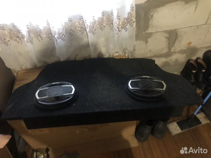 Продам акустическую полку в авто