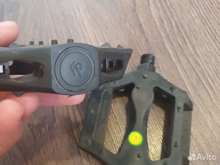 Широкие педали велосипедные пластик