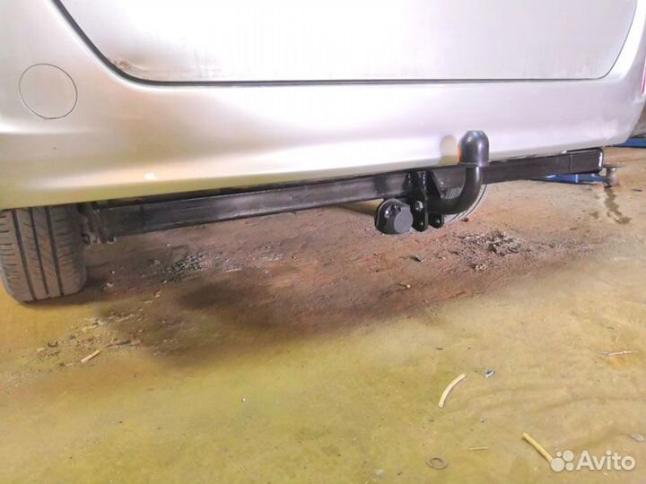 Фаркоп тсу установка Toyota Noah R80 Restyling, 20