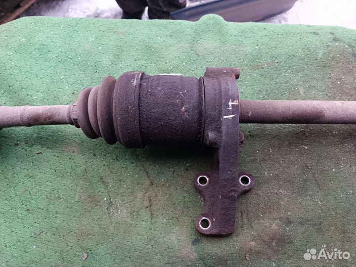 Привод правый Ниссан Максима A32 2.0л. МКПП