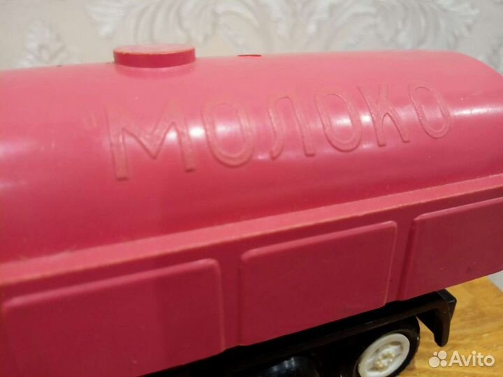 Молоковоз эпохи СССР