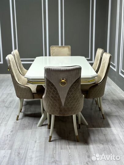 Стол и стулья для кухни. В наличии