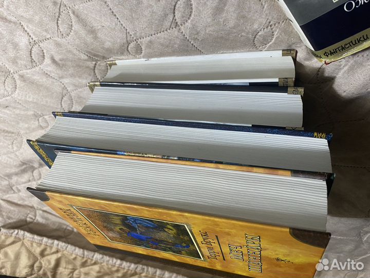 Книги фэнтази и фантастика