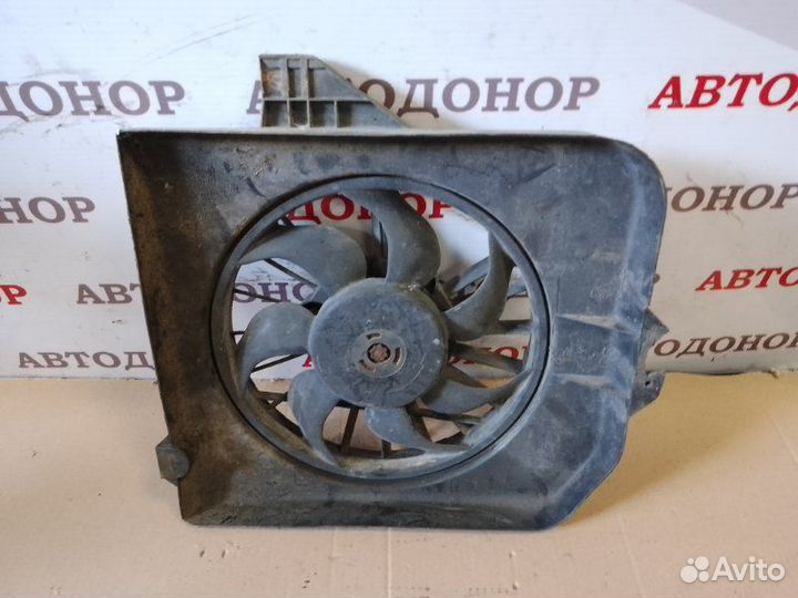 Вентилятор основной правый Dodge Caravan 3.3 2003