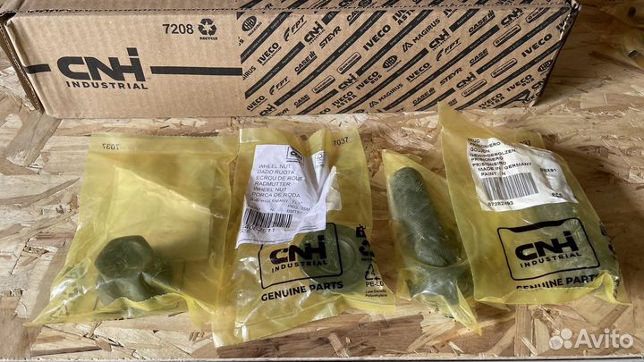 CNH Болт ступицы