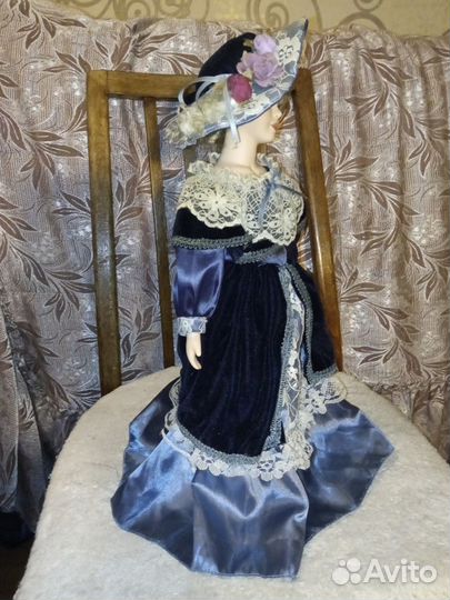 Коллекционная фарфоровая кукла 40 см