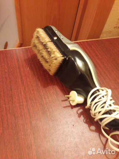 Пылесос -электрощетка 