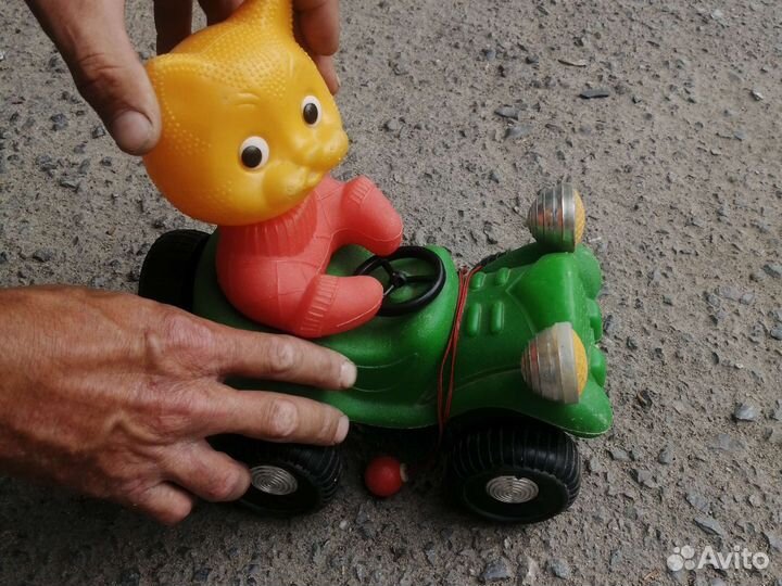 Игрушка СССР кот на машине каталка