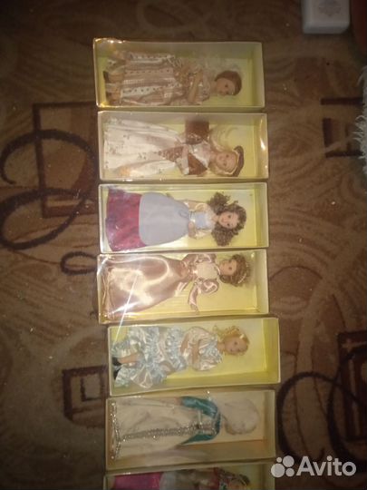 Куклы коллекционные керамические народных костюмов