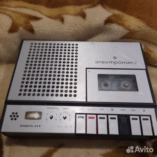 Кассетный магнитофон