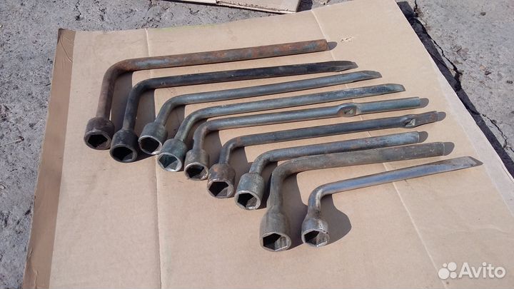 Балонный ключ Г-образный