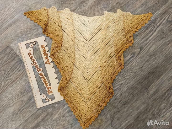 Бактус вязаный крючком женский