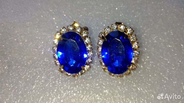 Серьги с синим камнем. Бижутерия