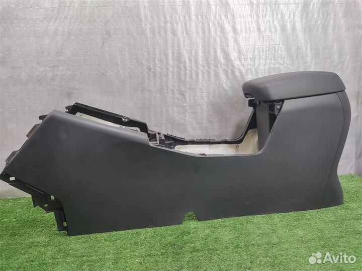 Консоль центральная с подлокотником KIA Sportage