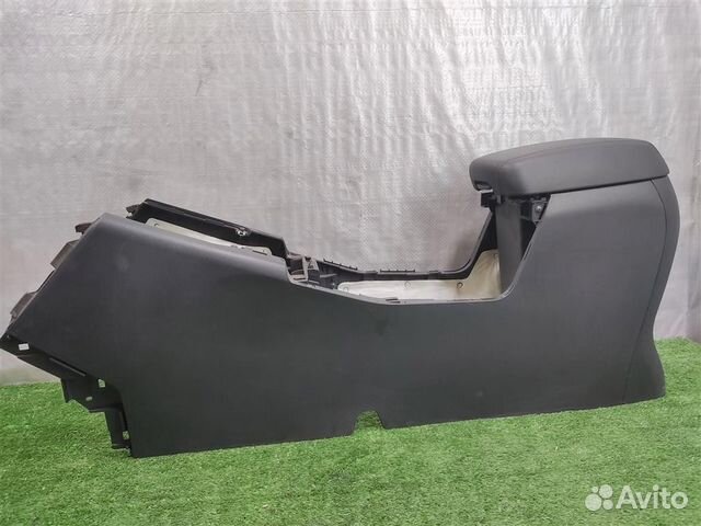 Консоль центральная с подлокотником KIA Sportage