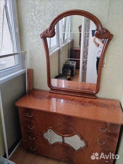 Спальный гарнитур