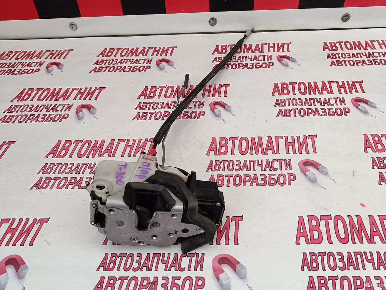 Замок передний правый Шевроле Авео Т 300