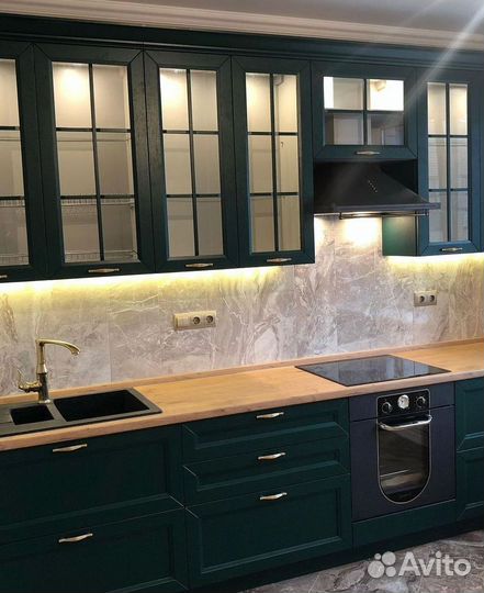 Современная кухня в потолок