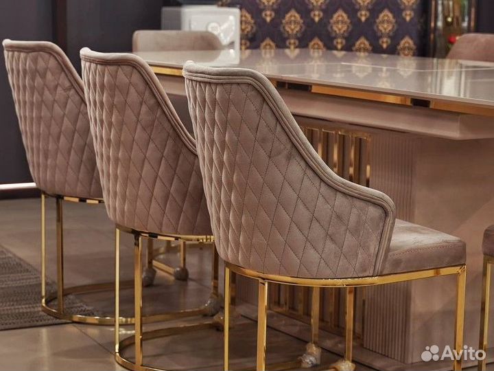 Обеденный стол