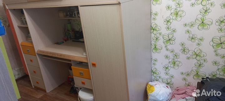 Детская кровать чердак со столом и шкафом