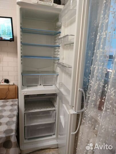 Холодильник бу indesit