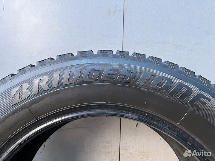 Bridgestone Blizzak Spike-01 225/60 R17