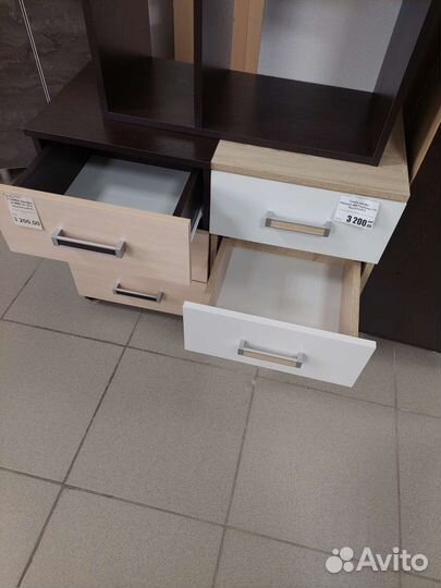 Тумба с ящиками на колёсах