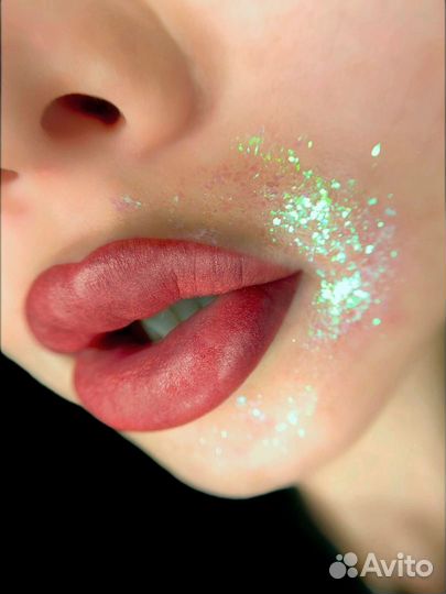 Модель на перманент губ