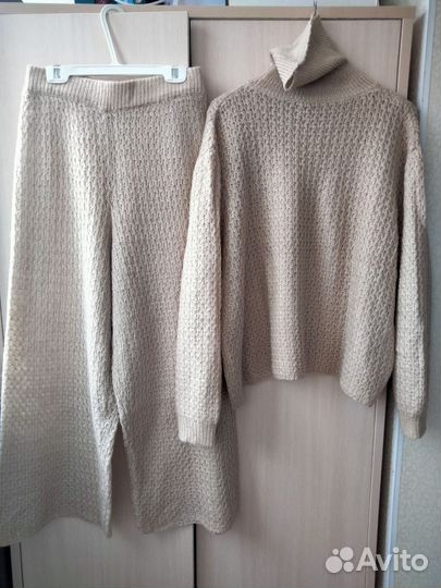 Вязаный костюм женский с брюками