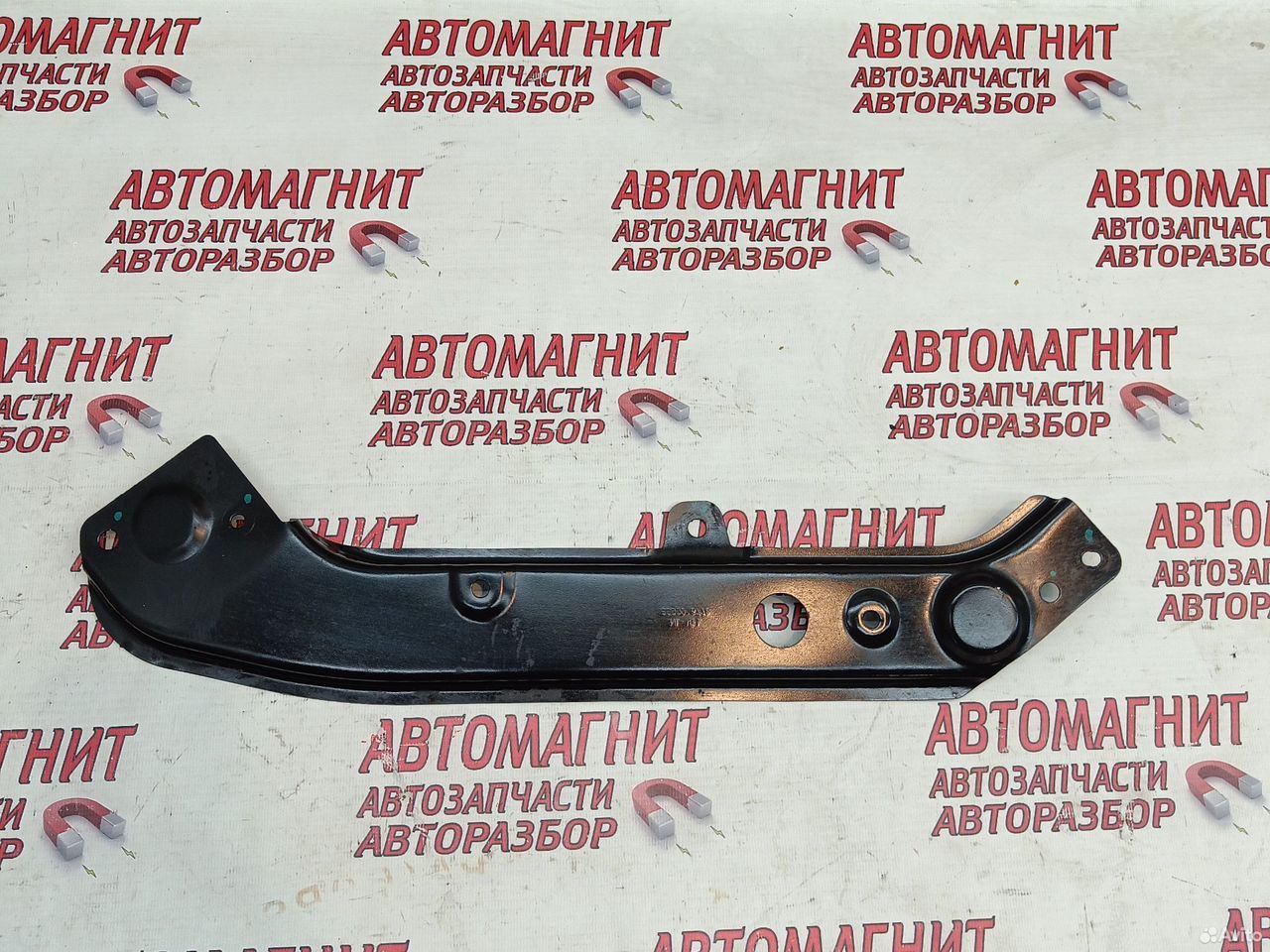 Кронштейн панели левый Geely Atlas Pro