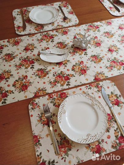 Дорожка на стол (плюс четыре салфетки)